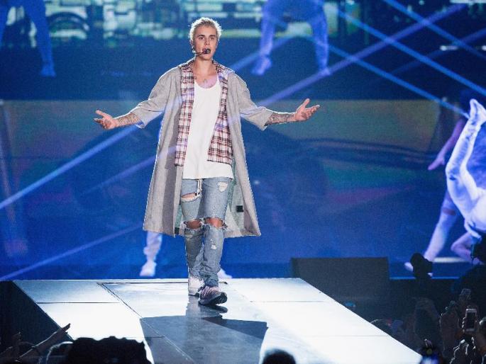 Abh ... If you hear the price of a concert ticket for Justin Bieber! | अबब...जस्टीन बीबरच्या कॉन्सर्टच्या तिकिटाची किंमत ऐकाल तर हैराण व्हाल!