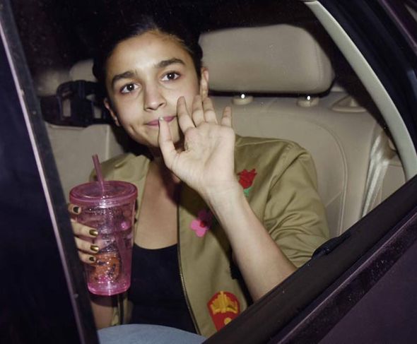 Learn: Alia's Relation States! | जाणून घ्या : आलियाचे रिलेशन स्टेट्स! Learn: Alia's Relation States! | जाणून घ्या : आलियाचे रिलेशन स्टेट्स!