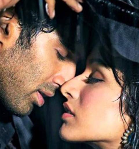 Shraddha-Aditya Intimate in 'OK Jaanu' | ‘ओके जानू’ मध्ये श्रद्धा-आदित्य इंटिमेट