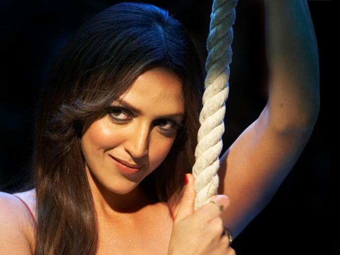 Yes, Isha Deol is Pregnant, Hema Malini made a tweet !! | ...होय, ईशा देओल आहे प्रेग्नंट, आई हेमा मालिनेने केले ट्विट!!