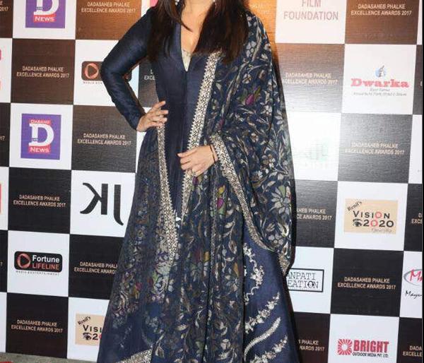 CONGRATS: Aishwarya Rai-Bachchan honored with 'Dadasaheb Phalke Award' for two actresses !! | CONGRATS : ऐश्वर्या राय-बच्चनबरोबर ‘या’ दोन अभिनेत्रींना दादासाहेब फाळके पुरस्काराने केले सन्मानित!!