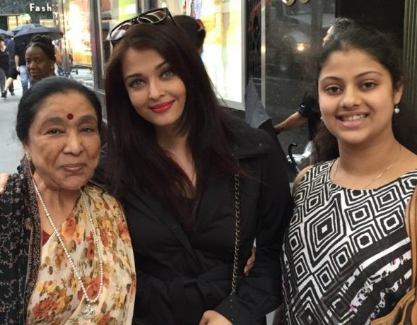 Aishwarya and Asha Bhosle meet in New York! | ऐश्वर्या-आशा भोसले भेटल्या न्यूयॉर्कमध्ये !