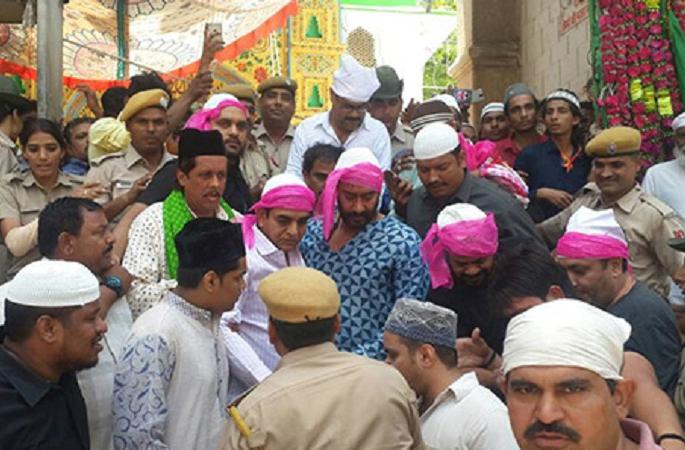Ajay Devgan has left Ajmal Sharif from shooting Golamal 4 | ​‘गोलमाल4’चे शूटींग सोडून अजय देवगण पोहोचला अजमेर शरीफला!