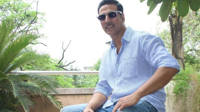 'The actress, despite menstruation, was crying and crying over' shooting ': Akshay Kumar | ‘त्या’ अभिनेत्रीने मासिक पाळी असतानाही भरपावसात रडत-रडत केले शूटिंग : अक्षयकुमार