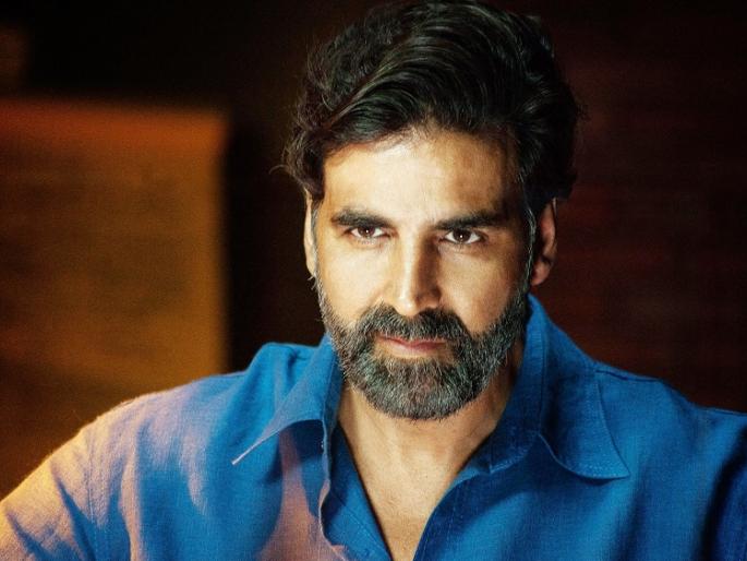 Akshay did the 'he' polices salute | अक्षयने केला ‘त्या’ पोलिसाला सलाम