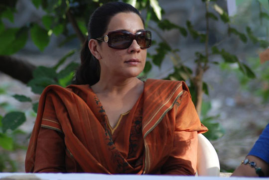 Amrita Singh fights for Karina's pregnancy. | करिनाच्या प्रेग्नंसीबाबत विचारले अन् अमृता सिंग संतापल्या .. Amrita Singh fights for Karina's pregnancy. | करिनाच्या प्रेग्नंसीबाबत विचारले अन् अमृता सिंग संतापल्या ..