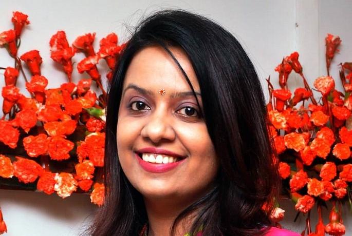 In the short dress, I'm comfortable - Amrita Fadnavis | शॉर्ट ड्रेसमध्ये मी कम्फर्टेबल -अमृता फडणवीस