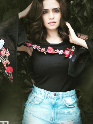 Amrita Khanvilkar will be seen in Karan Johar's forthcoming film | करण जोहरच्या आगामी चित्रपटात झळकणार अमृता खानविलकर Amrita Khanvilkar will be seen in Karan Johar's forthcoming film | करण जोहरच्या आगामी चित्रपटात झळकणार अमृता खानविलकर
