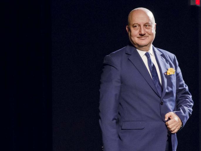 Anupam Kher's 'Ha' movie is seen on the porn porn website !! | चक्क पोर्न वेबसाइटवर बघावयास मिळतो अनुपम खेरचा ‘हा’ चित्रपट!!