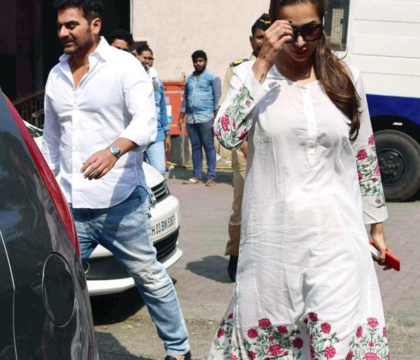 Malaika-Arbaaz arrives in Lovely Family Court | मलायका -अरबाज यांनी लावली फॅमिली कोर्टात हजेरी Malaika-Arbaaz arrives in Lovely Family Court | मलायका -अरबाज यांनी लावली फॅमिली कोर्टात हजेरी