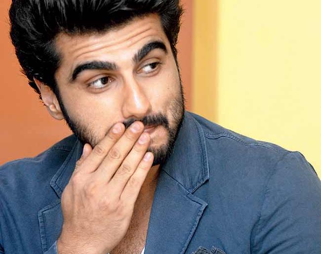 Arjun Kapoor has helped Virat's ally | अर्जून कपूरने केली विराटची पाठराखण Arjun Kapoor has helped Virat's ally | अर्जून कपूरने केली विराटची पाठराखण