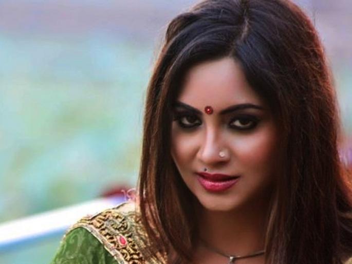 'Awam' took Arashi Khan's spin! Social media hoaxed! | ‘अवाम्’ने घेतली अर्शी खानची फिरकी! सोशल मीडियावर उडवली खिल्ली!! 'Awam' took Arashi Khan's spin! Social media hoaxed! | ‘अवाम्’ने घेतली अर्शी खानची फिरकी! सोशल मीडियावर उडवली खिल्ली!!
