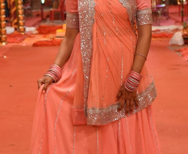It is a matter of those days that Fame Ashi Singh fell in love with Padmini Kolhapure's love | ​यह उन दिनो की बात है फेम आशी सिंह पडली पद्मिनी कोल्हापुरेच्या लूकच्या प्रेमात