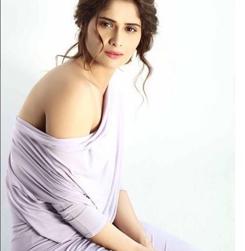 You may be shocked to see this pattern of 'Adarsh' actress on small screen | छोट्या पडद्यावरील 'आदर्श' अभिनेत्रीचे हे रुप पाहून तुम्हाला धक्का बसेल You may be shocked to see this pattern of 'Adarsh' actress on small screen | छोट्या पडद्यावरील 'आदर्श' अभिनेत्रीचे हे रुप पाहून तुम्हाला धक्का बसेल