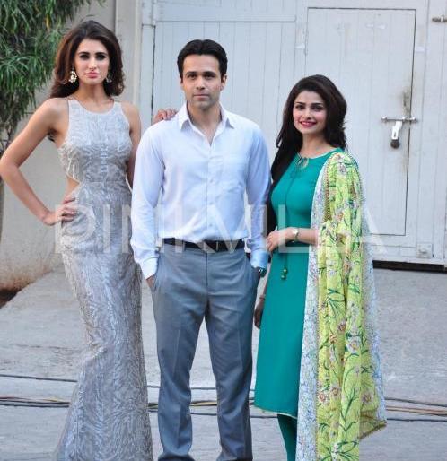 First look out team of Azhar | ‘अजहर’ च्या टीमचा फर्स्ट लुक आऊट