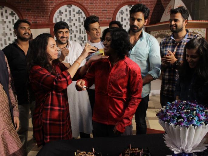 Babita Fogat celebrates birthday celebration of big set! | बबिता फोगटचा बढो बहुच्या सेटवर जल्लोषाच वाढदिवस साजरा!