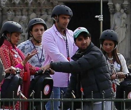 'Pinki' became a Ranveer in Pink Paris | पिंक पॅरिसमध्ये रणवीर झाला ‘गुलाबी’!