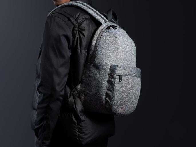 The stylish style of backpack | बॅकपॅकचा स्टाईलिश अंदाज