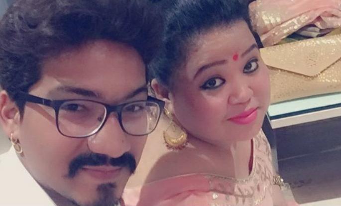 Wedding Bells! Comedy Queen Bharti Singh confused with boyfriend Sakharpura | Wedding Bells! कॉमेडी क्वीन भारती सिंहने बॉयफ्रेडसह गुपचुप केला साखरपुडा Wedding Bells! Comedy Queen Bharti Singh confused with boyfriend Sakharpura | Wedding Bells! कॉमेडी क्वीन भारती सिंहने बॉयफ्रेडसह गुपचुप केला साखरपुडा