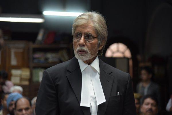 Big B in the role of a lawyer ... | वकिलाच्या भूमिकेत बिग बी... Big B in the role of a lawyer ... | वकिलाच्या भूमिकेत बिग बी...