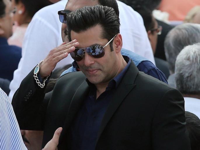 Salman Khan, who started from Rs. 75, has raised the empire of the Arabs; You will be reading wealth! | ७५ रूपयांपासून सुरूवात करणाऱ्या सलमान खानने उभे केले अरबोंचे साम्राज्य; संपत्ती वाचून व्हाल दंग! Salman Khan, who started from Rs. 75, has raised the empire of the Arabs; You will be reading wealth! | ७५ रूपयांपासून सुरूवात करणाऱ्या सलमान खानने उभे केले अरबोंचे साम्राज्य; संपत्ती वाचून व्हाल दंग!