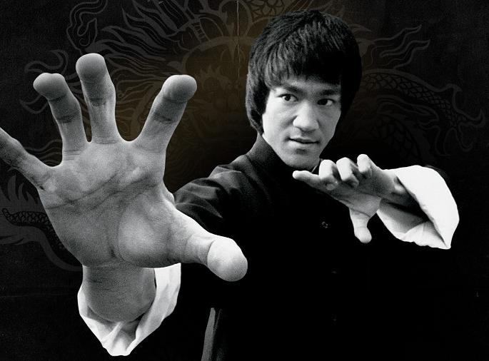 Birthday special: Today is Bruce Lee's Birthday! The creator of this great fighter took a headache! | Birthday special : आज आहे ब्रूस लीचा बर्थ डे! डोकेदुखीच्या गोळीने घेतला या महान फाईटरचा जीव!! Birthday special: Today is Bruce Lee's Birthday! The creator of this great fighter took a headache! | Birthday special : आज आहे ब्रूस लीचा बर्थ डे! डोकेदुखीच्या गोळीने घेतला या महान फाईटरचा जीव!!