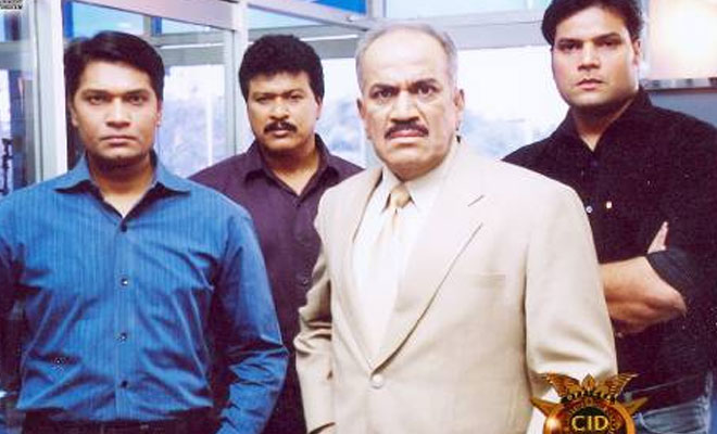 A large amount of money for the CID series to be shot for one day | सीआयडी या मालिकेतील कलाकारांना एका दिवसाच्या चित्रीकरणासाठी मिळते इतकी मोठी रक्कम A large amount of money for the CID series to be shot for one day | सीआयडी या मालिकेतील कलाकारांना एका दिवसाच्या चित्रीकरणासाठी मिळते इतकी मोठी रक्कम