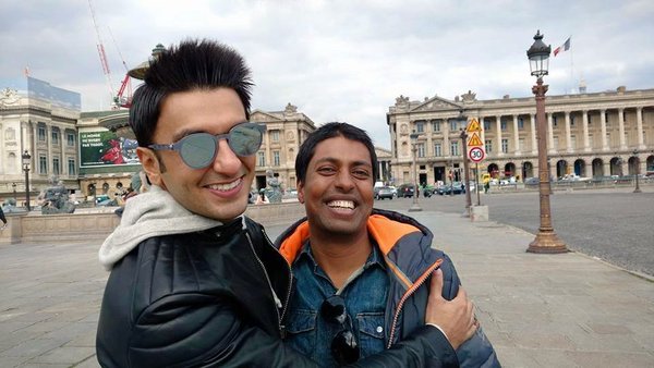 Ranveer's new getup for fans of Paris! | पॅरीसच्या चाहत्यांसाठी रणवीरचा न्यू गेटअप! Ranveer's new getup for fans of Paris! | पॅरीसच्या चाहत्यांसाठी रणवीरचा न्यू गेटअप!
