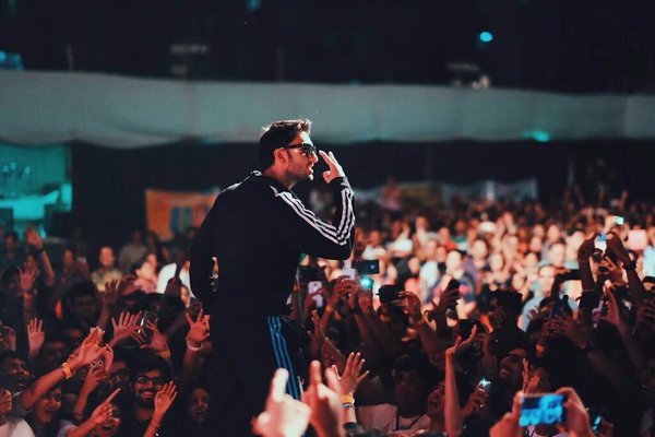 When the voice comes from the crowd ... Deepika .. Dipika .. | जेव्हा गर्दीतून आवाज येतो...दिपीका..दिपीका.. When the voice comes from the crowd ... Deepika .. Dipika .. | जेव्हा गर्दीतून आवाज येतो...दिपीका..दिपीका..
