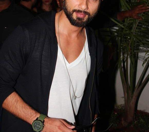 Shahid's new look for what? | शाहीदचा नवा लूक कशासाठी? Shahid's new look for what? | शाहीदचा नवा लूक कशासाठी?