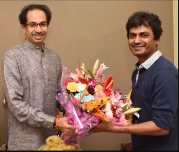 Nawazuddin Siddiqui arrived from Matoshri, and learned about Balasaheb from Uddhav Thackeray .... | नवाजुद्दीन सिद्दीकी पोहचला मातोश्रीवर,उद्धव ठाकरेंकडून जाणून घेतले बाळासाहेबांबाबत….
