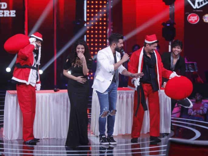 Santa Claus enjoys! | सांताक्लोज आनंद घेऊन येतो !