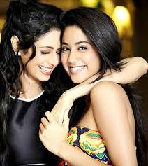 Papa Boney was more than 'Kapoor' Mom was near Jhenvi, Sridevi with the help of Laksmi | पापा बोनी कपूरपेक्षा ‘मॉम’ होती जान्हवीच्या जवळ,कायम लेकींसह दिसायची श्रीदेवी