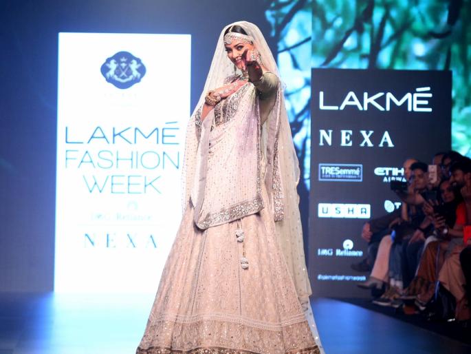 Sushmita Sen appeared at the age of 42 at the age of bridegroom; See her pay! | वयाच्या ४२व्या वर्षी सुष्मिता सेन दिसली नववधूच्या वेशात; पाहा तिच्या अदा! Sushmita Sen appeared at the age of 42 at the age of bridegroom; See her pay! | वयाच्या ४२व्या वर्षी सुष्मिता सेन दिसली नववधूच्या वेशात; पाहा तिच्या अदा!