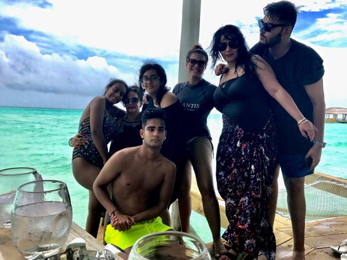 Family time: Ajay Devgan shares Kajol and trust 'swimsuit' look! | family time : अजय देवगणने शेअर केला काजोल व न्यासाचा ‘स्विमसूट’ लूक! Family time: Ajay Devgan shares Kajol and trust 'swimsuit' look! | family time : अजय देवगणने शेअर केला काजोल व न्यासाचा ‘स्विमसूट’ लूक!