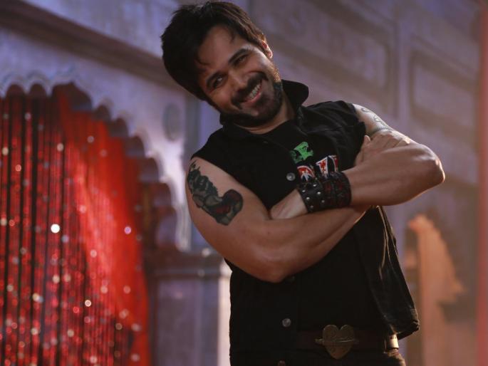 Do you see Imran Hashmi's look in Half Jacket and Funky belt? | हाफ जॅकेट अन् फंकी बेल्टमधील इमरान हाश्मीचा लुक तुम्ही बघितला काय?