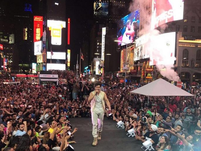 IIFA 2017: Exclusive: IIFA 'Welcome Party' on Times Square! | IIFA 2017 : Exclusive : टाईम्स स्क्वेअरवर रंगली आयफाची ‘वेलकम पार्टी’! IIFA 2017: Exclusive: IIFA 'Welcome Party' on Times Square! | IIFA 2017 : Exclusive : टाईम्स स्क्वेअरवर रंगली आयफाची ‘वेलकम पार्टी’!