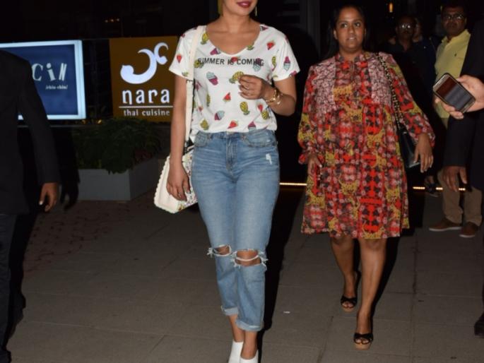 Priyanka Chopra with Salman Khan's sister Arpita, see photo! | सलमान खानची बहीण अर्पितासोबत दिसली प्रियंका चोपडा, पाहा फोटो! Priyanka Chopra with Salman Khan's sister Arpita, see photo! | सलमान खानची बहीण अर्पितासोबत दिसली प्रियंका चोपडा, पाहा फोटो!