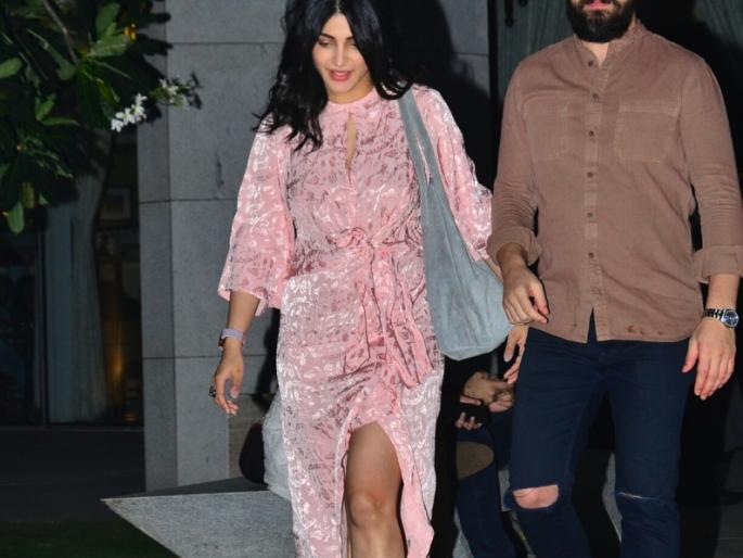 Shruti Haasan spotted with Boyfriend, see photo! | श्रुती हासन बॉयफ्रेंडसोबत झाली स्पॉट, पाहा फोटो!