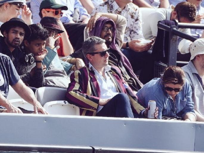Irfan Khan, did you reach the match at Lords? Paki journalist photo taken viral !! | इरफान खान, लॉर्ड्सवर मॅच पाहायला पोहोचलेला तूच का? पाकी पत्रकाराने केला फोटो व्हायरल!!