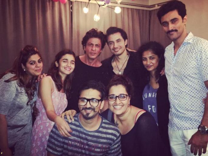 'Dear Zindagi' team came together! | ‘डिअर जिंदगी’ ची टीम आली एकत्र! 'Dear Zindagi' team came together! | ‘डिअर जिंदगी’ ची टीम आली एकत्र!