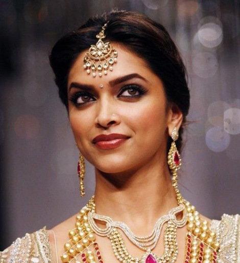 Fashion of trendy accessories | ट्रेंडी अॅक्सेसरीजची फॅशन Fashion of trendy accessories | ट्रेंडी अॅक्सेसरीजची फॅशन