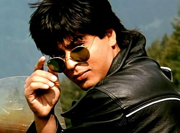 Birthday Special: Shah Rukh Khan was ready to sell condoms during that period; Became the 'king of romance'! | Birthday Special : त्या काळात कंडोम विकायलाही तयार होता शाहरूख खान; असा बनला ‘रोमान्सचा बादशाह’! Birthday Special: Shah Rukh Khan was ready to sell condoms during that period; Became the 'king of romance'! | Birthday Special : त्या काळात कंडोम विकायलाही तयार होता शाहरूख खान; असा बनला ‘रोमान्सचा बादशाह’!