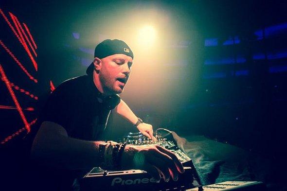 DJ Eric will come to Delhi for the show | डीजे एरिक दिल्लीतील शोसाठी येणार चक्क रेल्वेने DJ Eric will come to Delhi for the show | डीजे एरिक दिल्लीतील शोसाठी येणार चक्क रेल्वेने