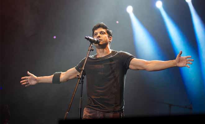 Farhan Akhtar's bands leave for 'US' | फरहान अख्तरचा बॅन्ड निघाला ‘यूएस’ला Farhan Akhtar's bands leave for 'US' | फरहान अख्तरचा बॅन्ड निघाला ‘यूएस’ला
