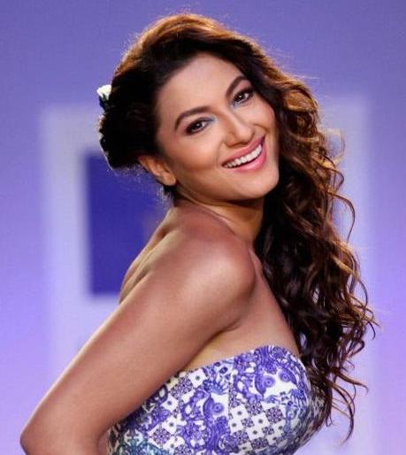 It was 14 years ago that Gauhar Khan had done 'This' with the director Sakharpuda | 14 वर्षांपूर्वी गौहर खानने केला होता 'या' दिग्दर्शकासोबत साखरपुडा It was 14 years ago that Gauhar Khan had done 'This' with the director Sakharpuda | 14 वर्षांपूर्वी गौहर खानने केला होता 'या' दिग्दर्शकासोबत साखरपुडा