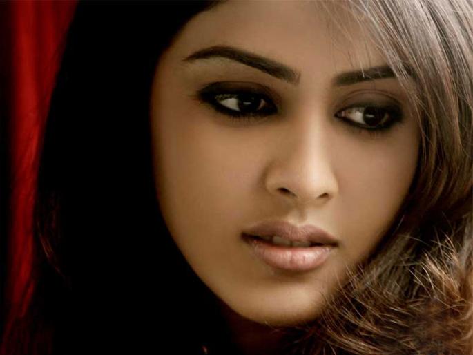 Genelia showed emotion | जेनेलिया झाली भावूक Genelia showed emotion | जेनेलिया झाली भावूक