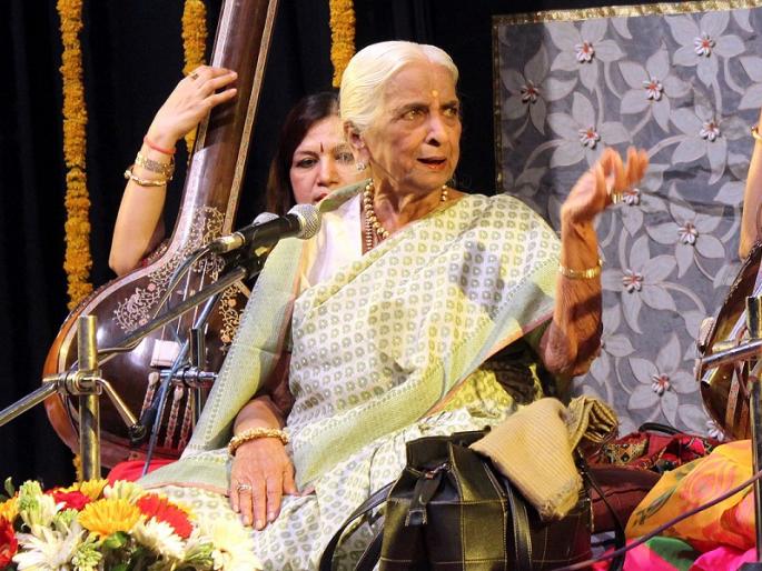 'Queen of Thumri' Girija Devi had to bear the protest against mother-in-law! | ​ ‘ठुमरीची राणी’ गिरिजा देवींना सहन करावा लागला होता आई-आजीचा विरोध!