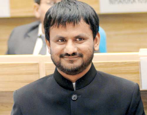 Girish Kulkarni in Aamir's riot | आमिरच्या दंगल मध्ये गिरीश कुलकर्णी