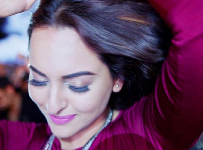 Noor song Gulabi 2.0 out: see; Sonakshi Sinha's 'pink' guess !! | Noor song Gulabi 2.0 out: ​पाहा; सोनाक्षी सिन्हाचा ‘गुलाबी’ अंदाज!!